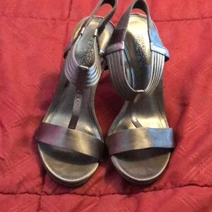 Kenneth Cole Reaction Pewter Sandals Size 5